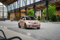У Бельгії новий 500 визнано кращим автомобілем 2021 року у категорії малих електромобілів.
